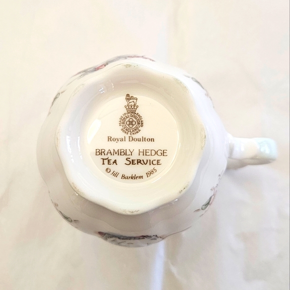 "Tea Service" creamer from the Brambly Hedge series by Royal Doulton. - Picture 5 of 9